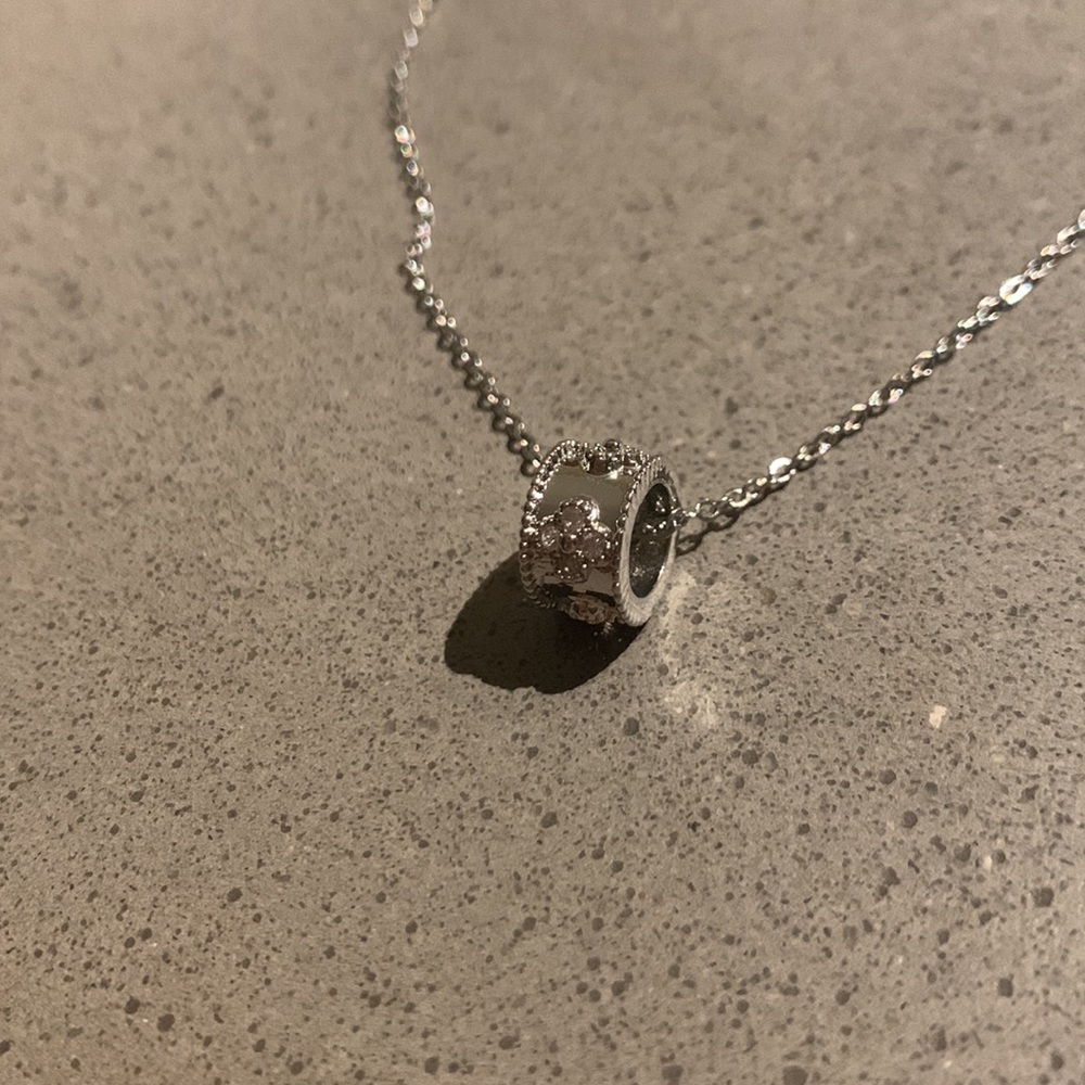 BRAND NEW Silver Pendant Necklace - Picture 5 of 7
